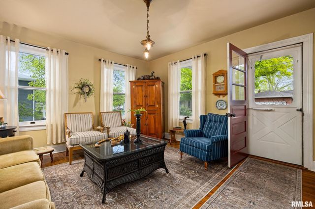 110 N ELM Street, Washington, IL 61571