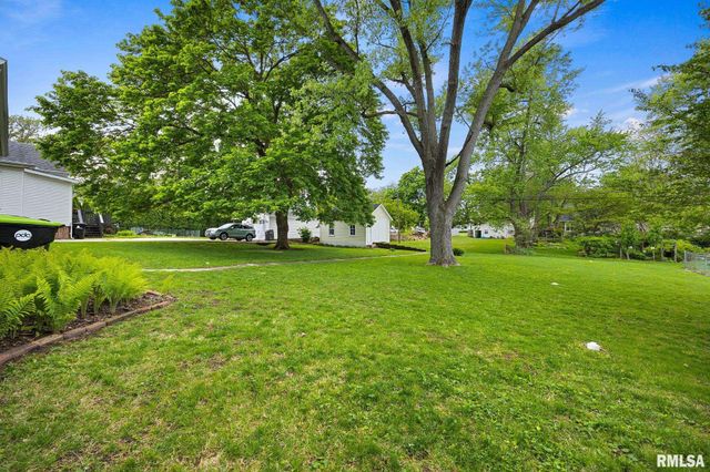 110 N ELM Street, Washington, IL 61571