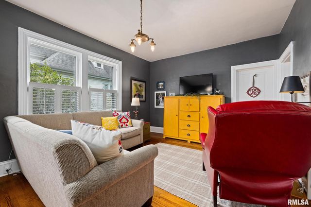 110 N ELM Street, Washington, IL 61571