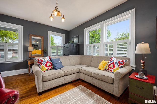110 N ELM Street, Washington, IL 61571