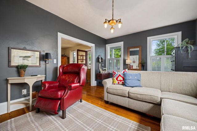 110 N ELM Street, Washington, IL 61571