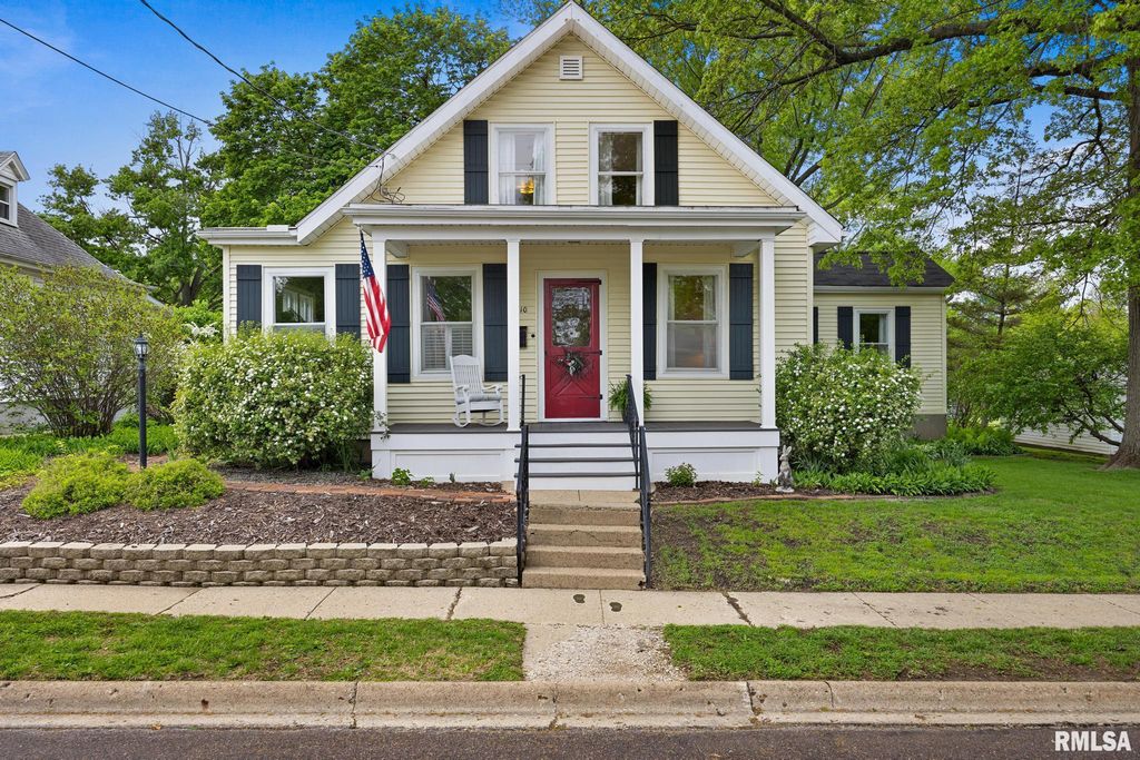 110 N ELM Street, Washington, IL 61571