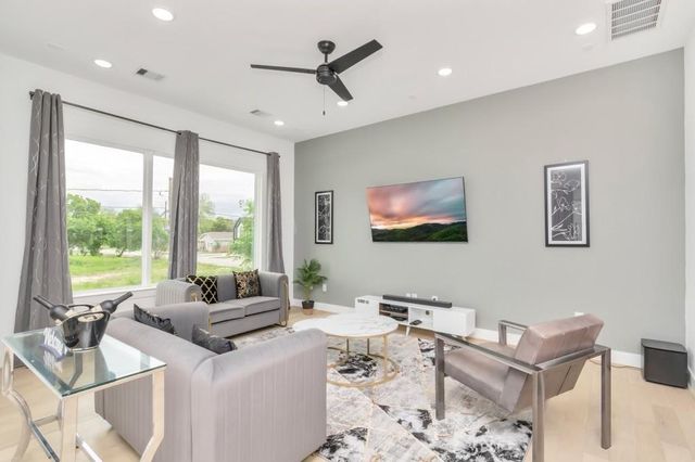 2722 Anita Street, Houston, TX 77004