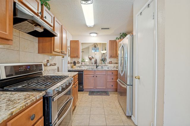 2910 Spinner Lane, Grand Prairie, TX 75052