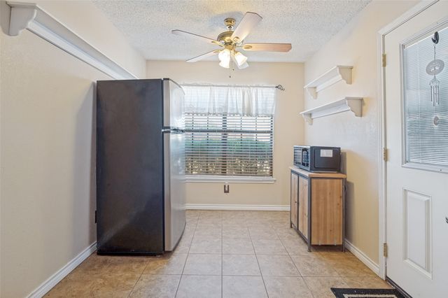 2910 Spinner Lane, Grand Prairie, TX 75052