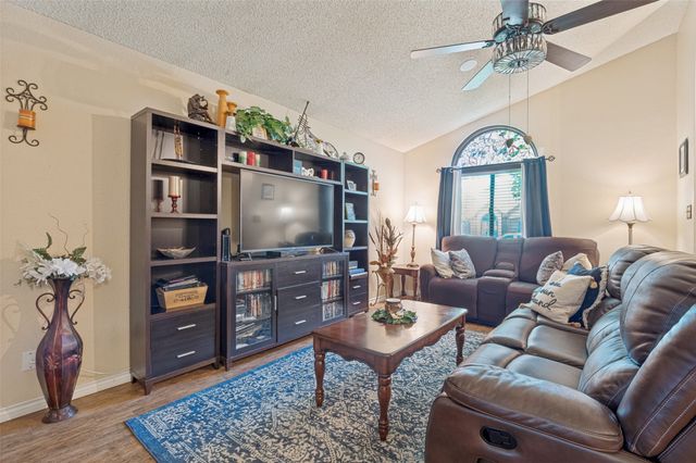 2910 Spinner Lane, Grand Prairie, TX 75052