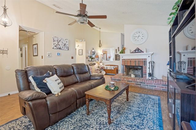 2910 Spinner Lane, Grand Prairie, TX 75052
