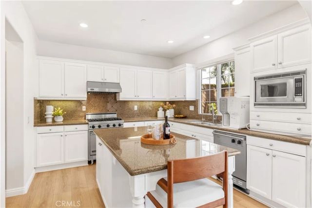 22 Arborside, Irvine, CA 92603