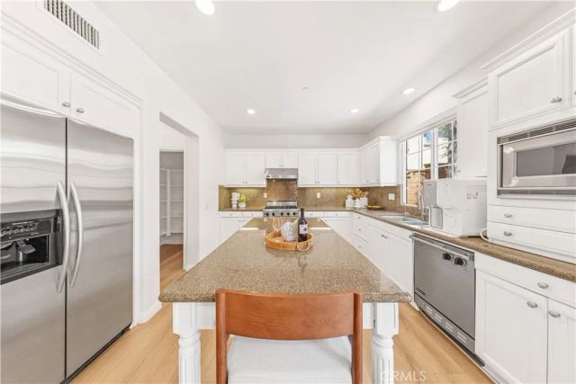 22 Arborside, Irvine, CA 92603