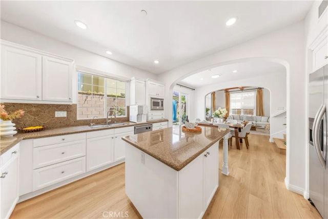 22 Arborside, Irvine, CA 92603