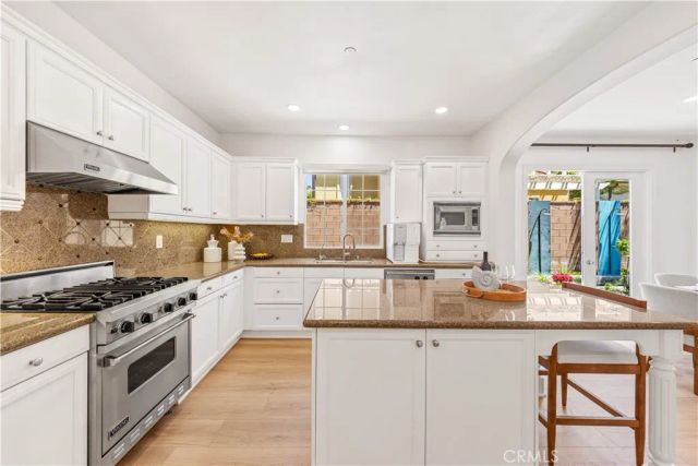 22 Arborside, Irvine, CA 92603