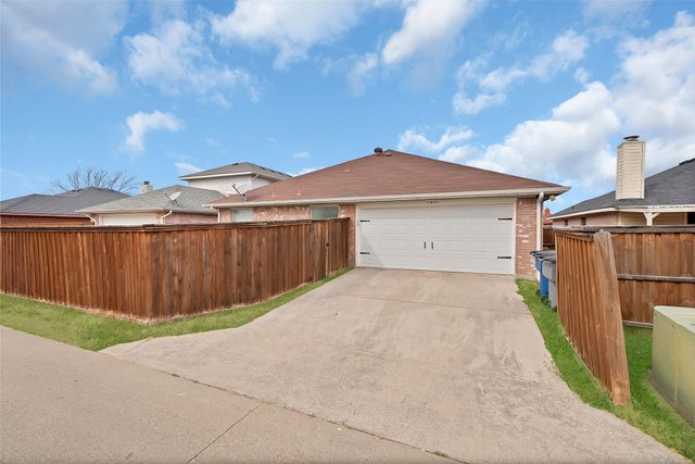 2840 Saint Johns Avenue, Lancaster, TX 75146