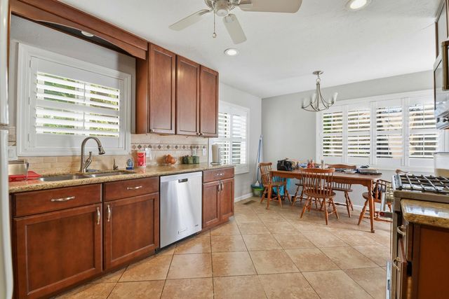 2362 W Euclid Ave, Stockton, CA 95204