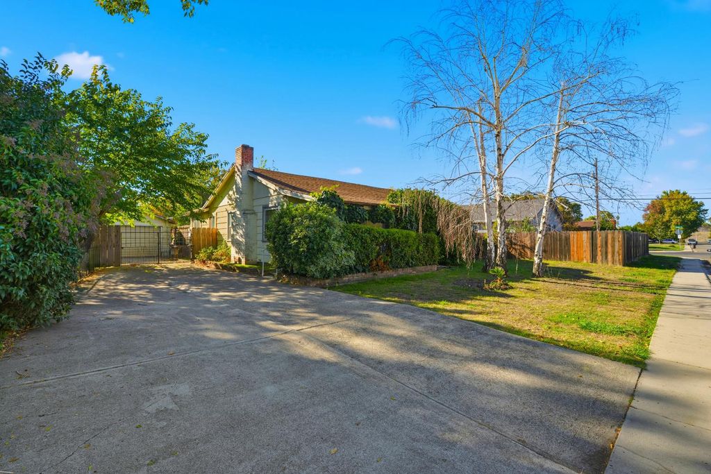 2362 W Euclid Ave, Stockton, CA 95204