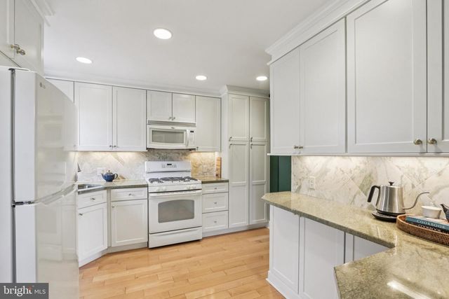 34 ALLWOOD DR, Lawrence Township, NJ 08648