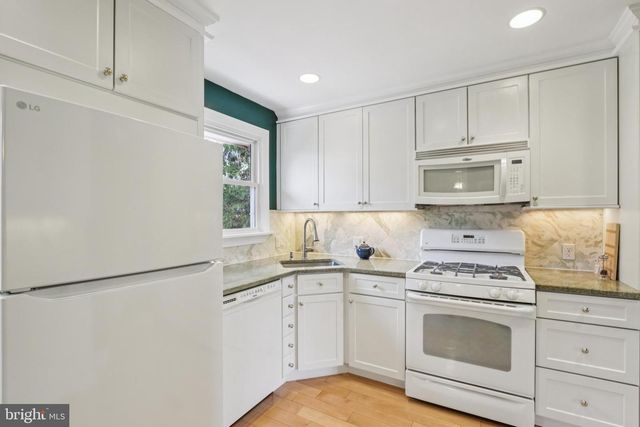 34 ALLWOOD DR, Lawrence Township, NJ 08648