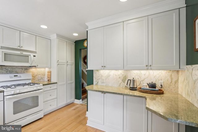 34 ALLWOOD DR, Lawrence Township, NJ 08648