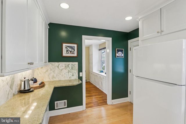 34 ALLWOOD DR, Lawrence Township, NJ 08648