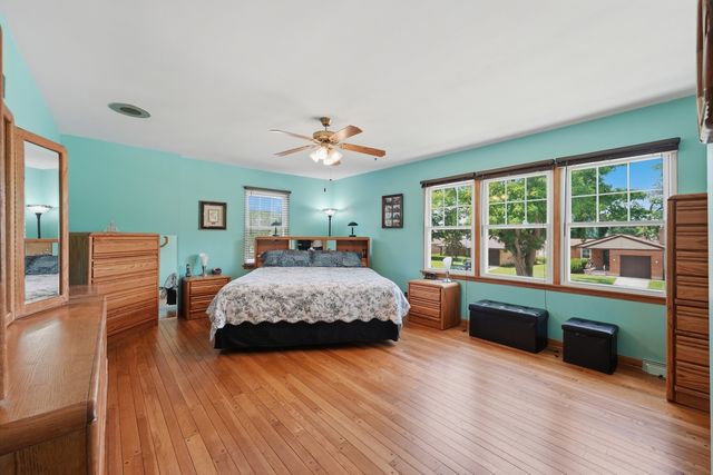 9817 Tulley Avenue, Oak Lawn, IL 60453