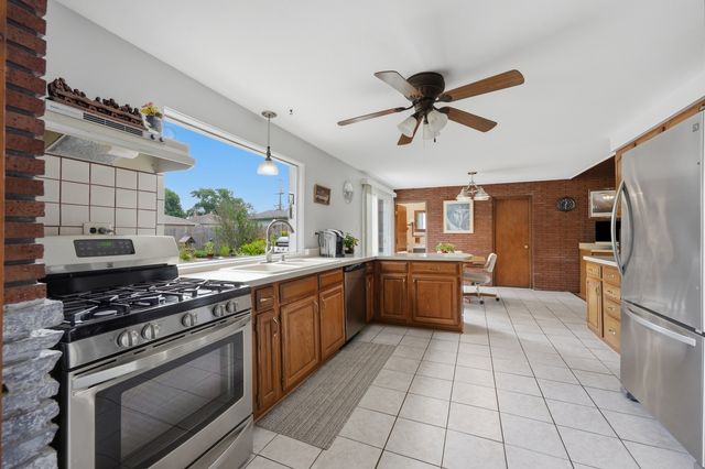 9817 Tulley Avenue, Oak Lawn, IL 60453