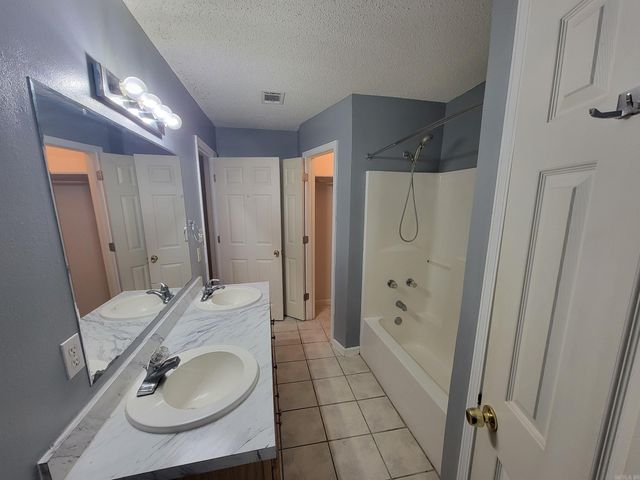 1004 Tori Ln Lane, Beebe, AR 72012