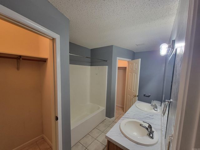 1004 Tori Ln Lane, Beebe, AR 72012