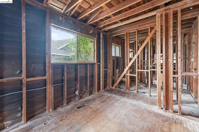 3216 Belmont Way, Alameda, CA 94502