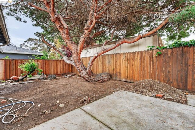 3216 Belmont Way, Alameda, CA 94502