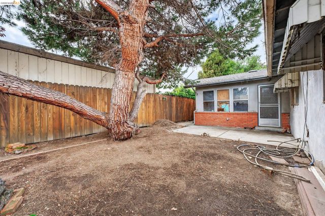 3216 Belmont Way, Alameda, CA 94502