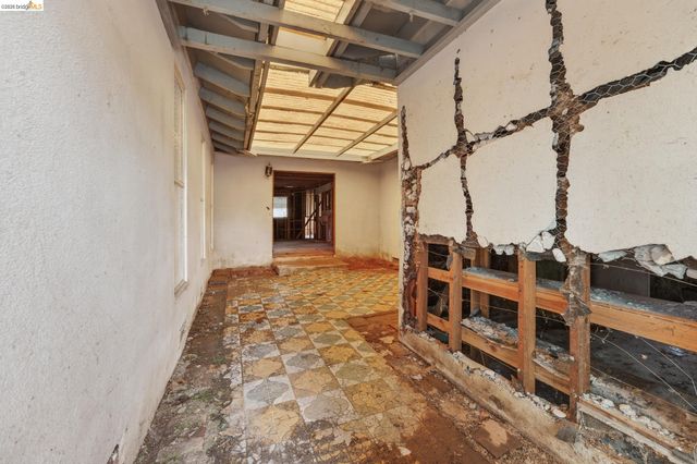 3216 Belmont Way, Alameda, CA 94502