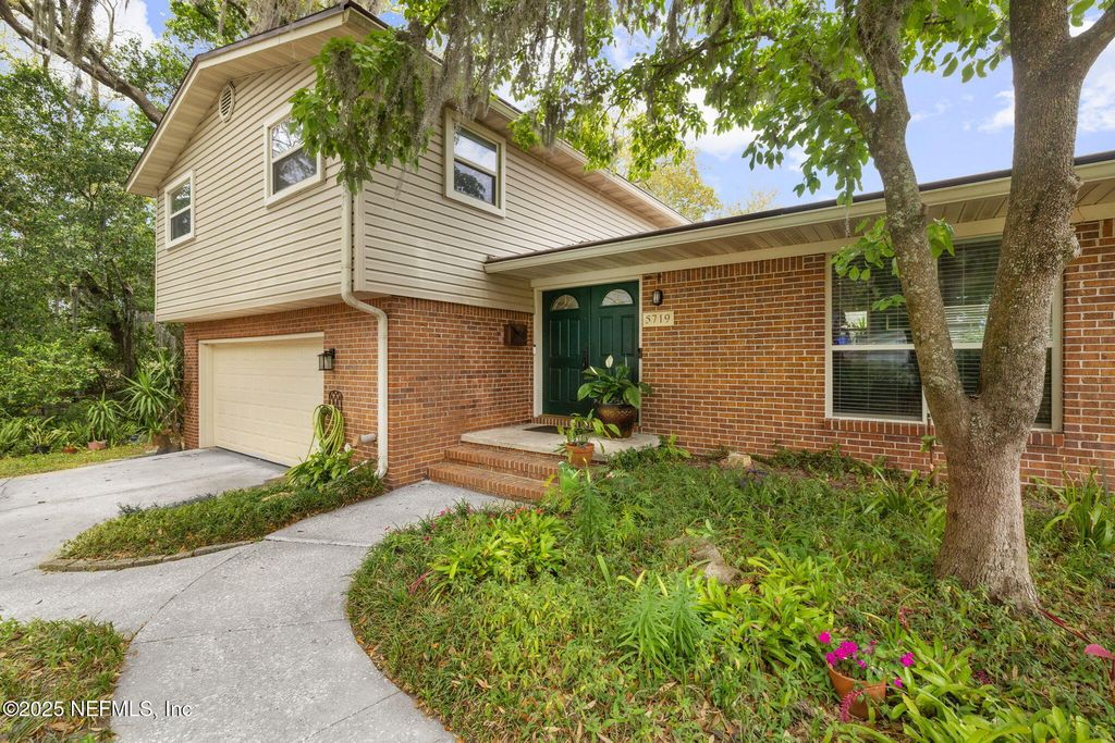 5719 ST ISABEL Drive, Jacksonville, FL 32277