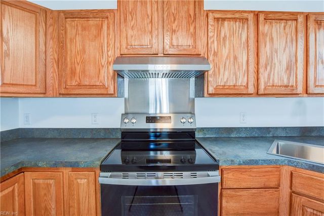 2833 Ryland RD, Hampton, VA 23661