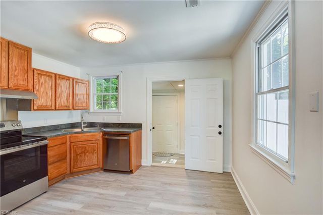 2833 Ryland RD, Hampton, VA 23661