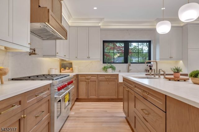 266 Brooklake Rd, Florham Park Boro, NJ 07932