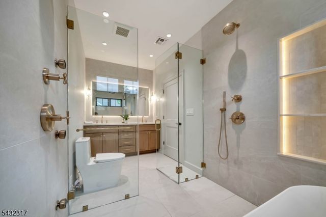 266 Brooklake Rd, Florham Park Boro, NJ 07932