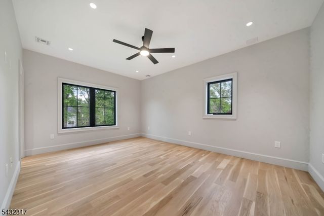 266 Brooklake Rd, Florham Park Boro, NJ 07932