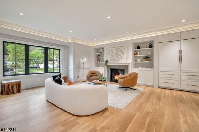 266 Brooklake Rd, Florham Park Boro, NJ 07932