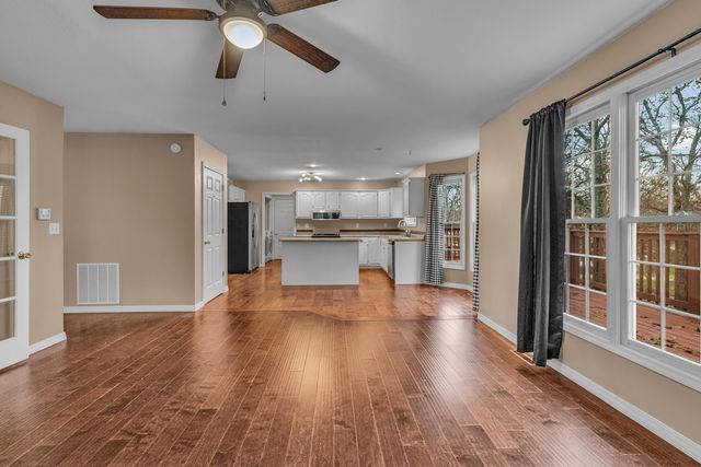 406 Bob White Lane, West Plains, MO 65775