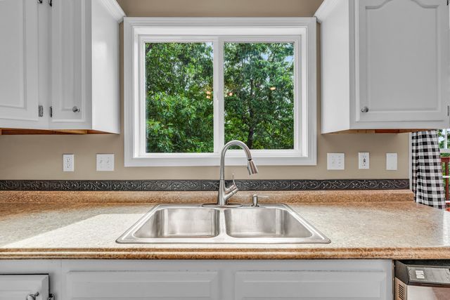 406 Bob White Lane, West Plains, MO 65775