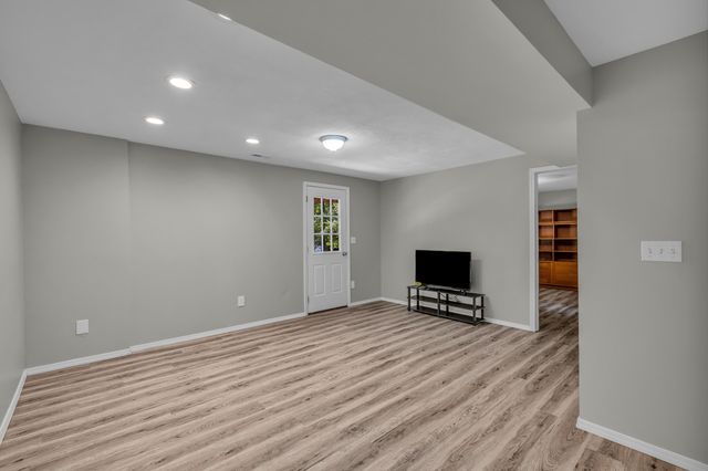 406 Bob White Lane, West Plains, MO 65775