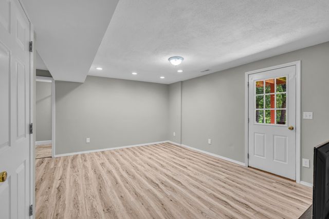 406 Bob White Lane, West Plains, MO 65775