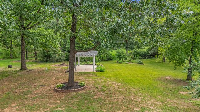 406 Bob White Lane, West Plains, MO 65775