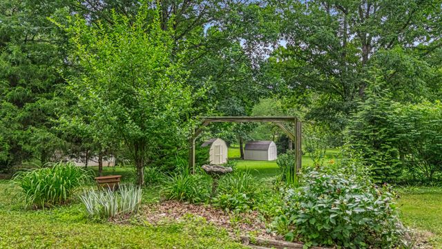 406 Bob White Lane, West Plains, MO 65775