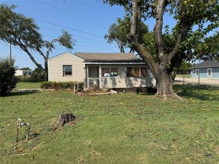 1415 S Hampton Road, Desoto, TX 75115