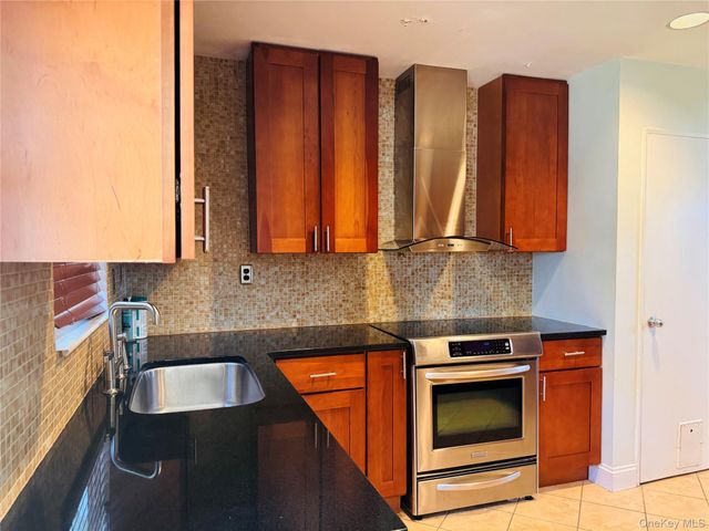 561 Center Dyre Avenue, West Islip, NY 11795