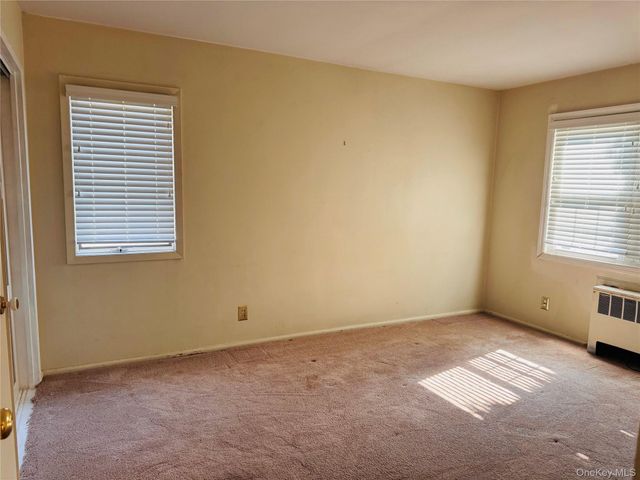 561 Center Dyre Avenue, West Islip, NY 11795