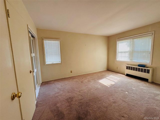 561 Center Dyre Avenue, West Islip, NY 11795
