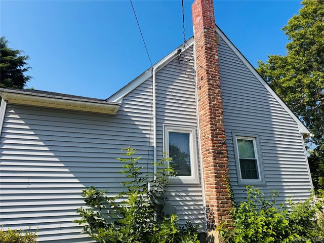 561 Center Dyre Avenue, West Islip, NY 11795