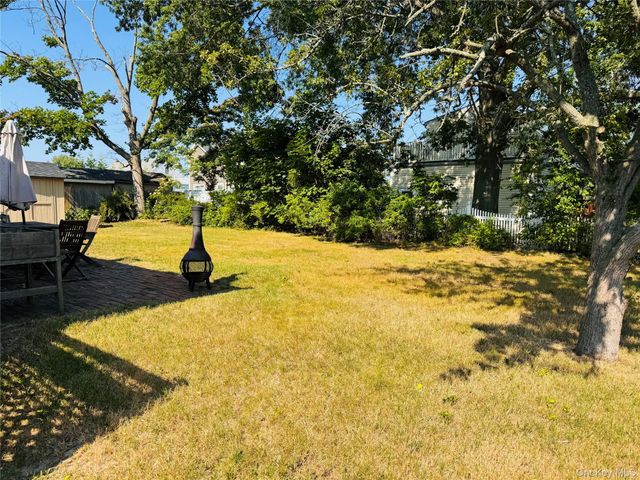 561 Center Dyre Avenue, West Islip, NY 11795