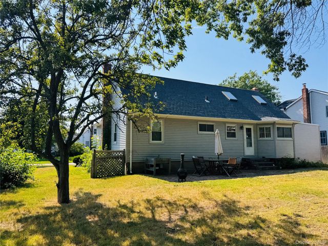 561 Center Dyre Avenue, West Islip, NY 11795